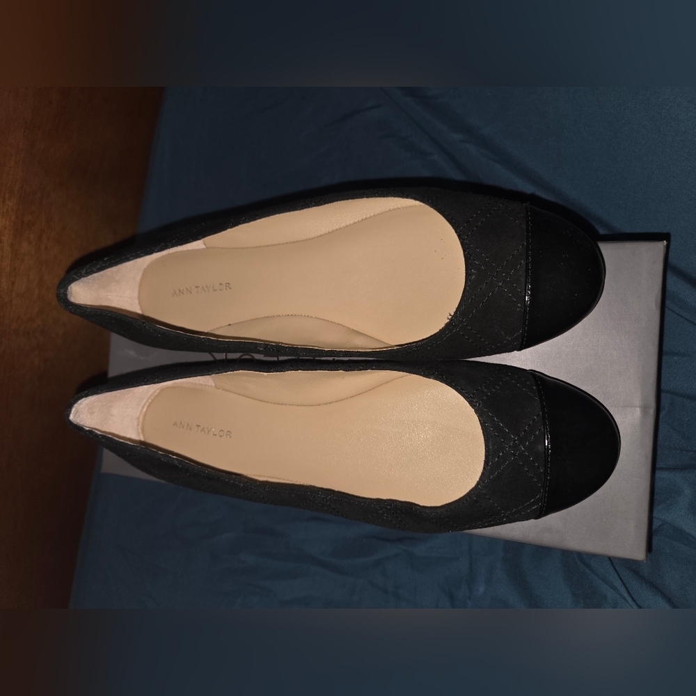 Ruthie Quilted Suede Cap Toe Flats sz 7 Ann Taylor - Picture 3 of 6
